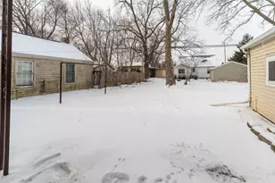 1327 Monroe St, Oshkosh, WI 54901 - Photo 19