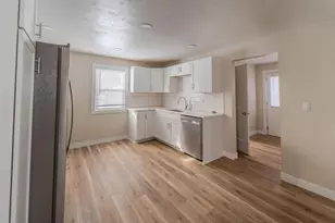 1327 Monroe St, Oshkosh, WI 54901 - Photo 3