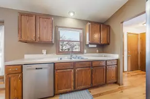 1253 Meadowview Dr, Menasha, WI 54952 - Photo 7