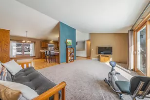 1253 Meadowview Dr, Menasha, WI 54952 - Photo 9