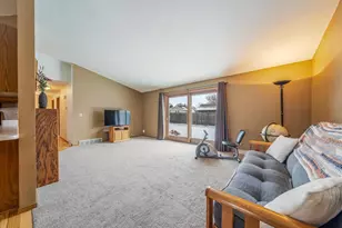 1253 Meadowview Dr, Menasha, WI 54952 - Photo 11