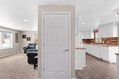 505 Bluebird Lane, Green Bay, WI 54303 - Photo 9