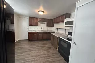 1028 Stuart St, Green Bay, WI 54301 - Photo 5