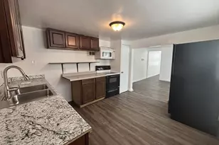 1028 Stuart St, Green Bay, WI 54301 - Photo 7