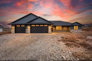 3382 Largo Ridge Ct, Green Bay, WI 54311 - Photo 1