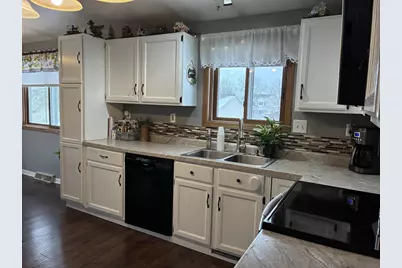 828 Pleasant Way, Seymour, WI 54165 - Photo 9