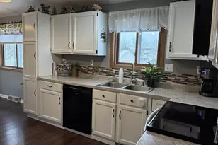 828 Pleasant Way, Seymour, WI 54165 - Photo 9