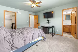 N96W14141 Knollcrest Cir, Germantown, WI 53022 - Photo 11