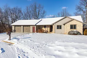 421 Fawnwood Ct, Wrightstown, WI 54180 - Photo 25