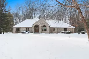2817 Brook Hills Dr, Green Bay, WI 54313 - Photo 1