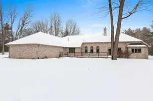 2817 Brook Hills Dr, Green Bay, WI 54313 - Photo 5