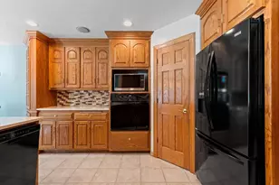 2817 Brook Hills Dr, Green Bay, WI 54313 - Photo 25