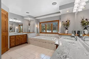 2817 Brook Hills Dr, Green Bay, WI 54313 - Photo 35