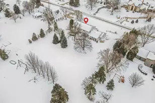 909 Country Club Ln, Fond du Lac, WI 54935 - Photo 3