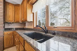 909 Country Club Ln, Fond du Lac, WI 54935 - Photo 21