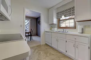 546 W Smith Ave, Oshkosh, WI 54901 - Photo 11