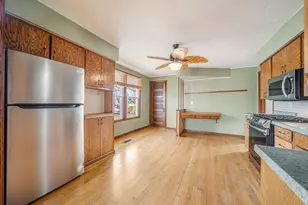 717 W South Park Ave, Oshkosh, WI 54904 - Photo 7