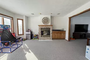 3608 S Berryfield Ln, Appleton, WI 54915 - Photo 5
