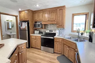 3608 S Berryfield Ln, Appleton, WI 54915 - Photo 9