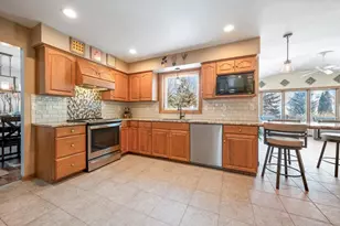 201 Swiss Meadow Ln, Green Bay, WI 54302 - Photo 9