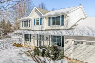 201 Swiss Meadow Ln, Green Bay, WI 54302 - Photo 3