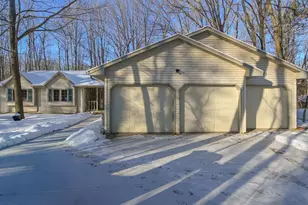 692 Bucks Ln, Little Suamico, WI 54171 - Photo 3