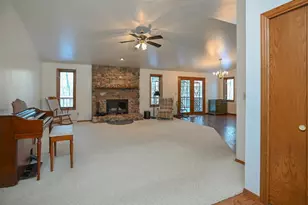 692 Bucks Ln, Little Suamico, WI 54171 - Photo 5