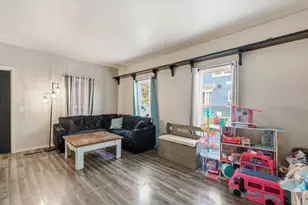 405 E Pine St, New London, WI 54961 - Photo 9