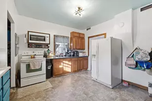 405 E Pine St, New London, WI 54961 - Photo 5