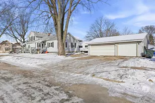 405 E Pine St, New London, WI 54961 - Photo 3