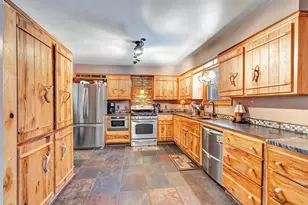 4940 Hafeman Ln, Green Bay, WI 54311 - Photo 7