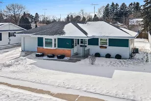 1619 Orchard Dr, Manitowoc, WI 54220 - Photo 1