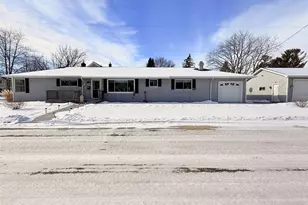 636 Elizabeth St, Menasha, WI 54952 - Photo 1