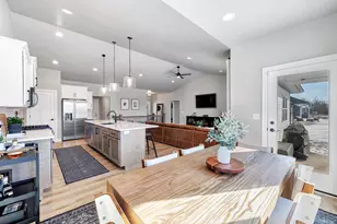 2531 S Stellita Cir, De Pere, WI 54115 - Photo 13