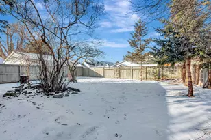 236 W South Park Ave, Oshkosh, WI 54902 - Photo 3