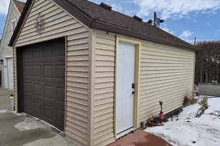 1421 S 21st St, Manitowoc, WI 54220 - Photo 27