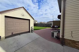 1421 21st St, Manitowoc, WI 54220 - Photo 27