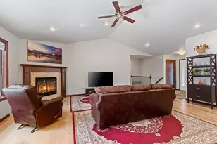 448 Meadow Wind Dr, Green Bay, WI 54311 - Photo 7