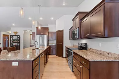 448 Meadow Wind Drive, Green Bay, WI 54311 - Photo 11