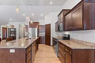 448 Meadow Wind Dr, Green Bay, WI 54311 - Photo 11