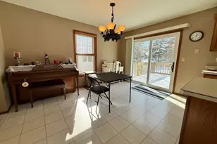 363 Sunnybrook Dr, Oshkosh, WI 54904 - Photo 5