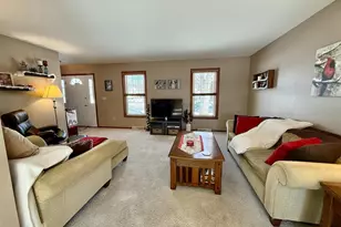 363 Sunnybrook Dr, Oshkosh, WI 54904 - Photo 3