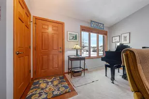 1579 Pond View Dr, Neenah, WI 54956 - Photo 5