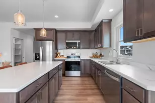 210 Clubhouse Ln, Kimberly, WI 54913 - Photo 17