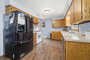 1003 Cedar St, Little Chute, WI 54140 - Photo 5