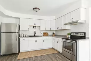 807 W Gruenwald Ave, Oshkosh, WI 54901 - Photo 7