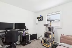 807 W Gruenwald Ave, Oshkosh, WI 54901 - Photo 17