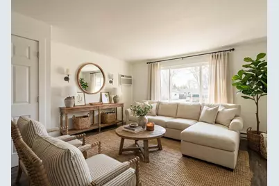 807 W Gruenwald Avenue, Oshkosh, WI 54901 - Photo 3