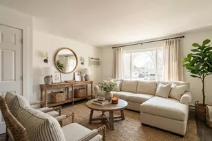 807 W Gruenwald Ave, Oshkosh, WI 54901 - Photo 3