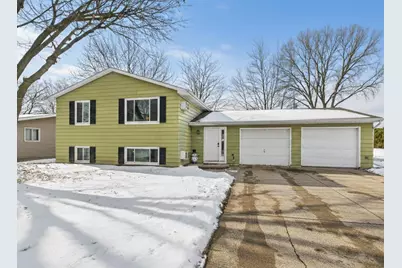 807 W Gruenwald Avenue, Oshkosh, WI 54901 - Photo 1